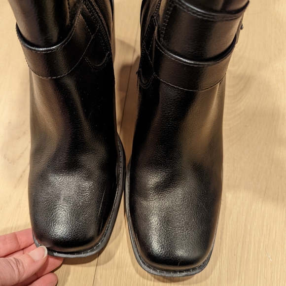 Women's Black Ankle Boots - Picture 8 of 11